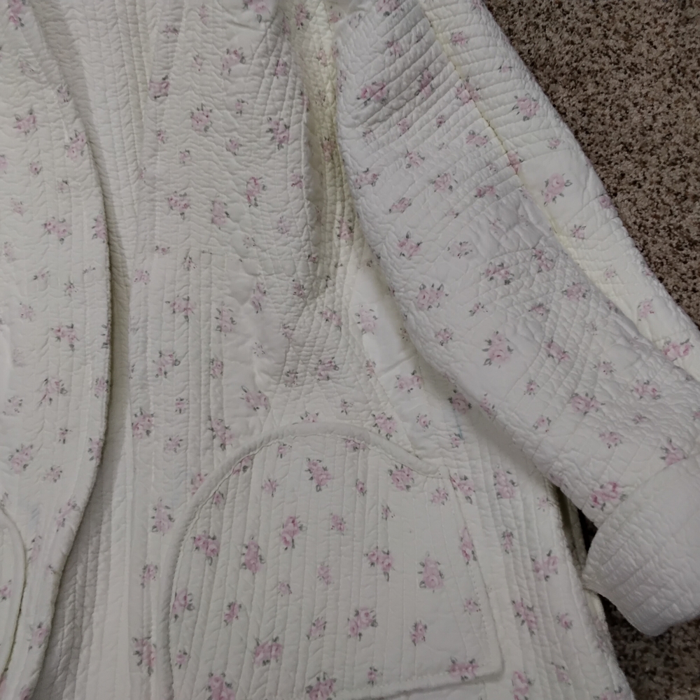 3822 Size 2X Women's Upcycled Quilted Cream Coat, Made from a Quilt. - Picture 2 of 7